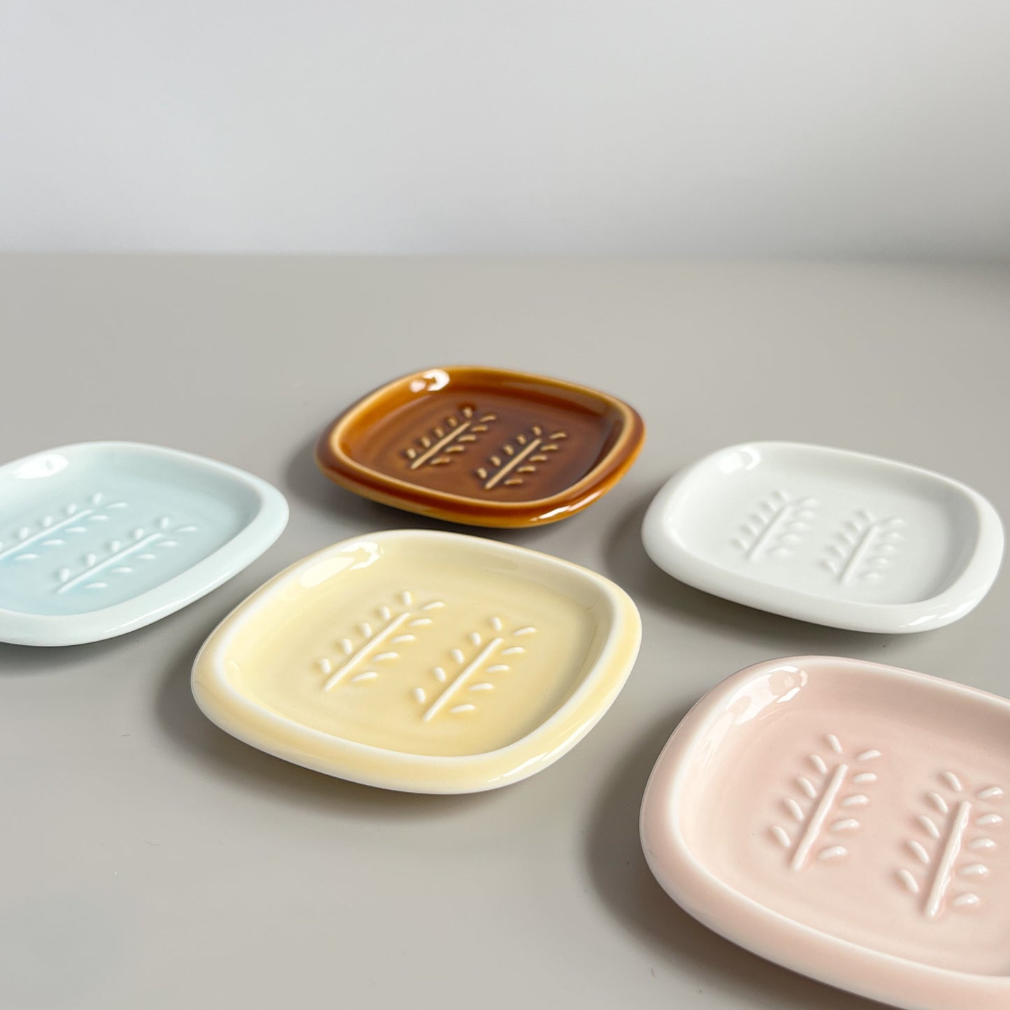 Miyama Crust Sauce Soap Dish Square 9cm - White / Pink / Brown / Yellow / Blue