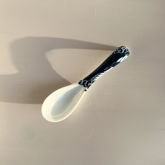 Ramen Noodle Large Spoon 17.5cm - Shiranami Whale