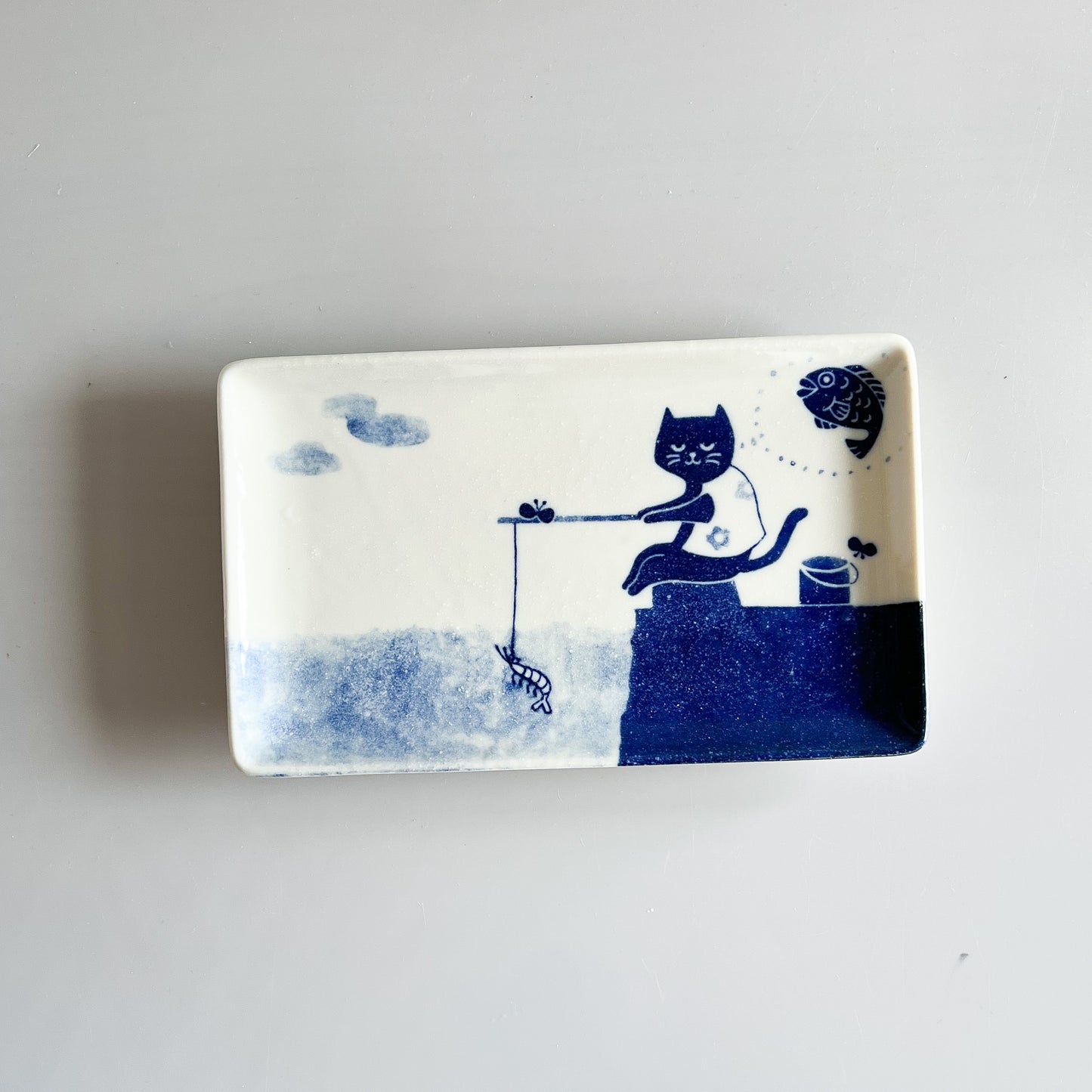 Nekomaruke Rectangular Plate 23.5cm - Fishing Cat