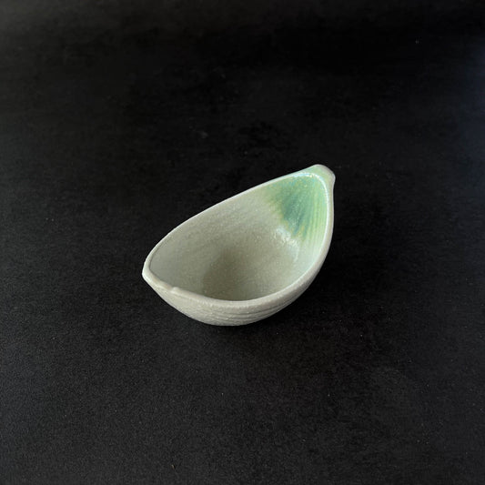 Leaf Shaped Petit Sauce Dish - Beige / Green / Brown