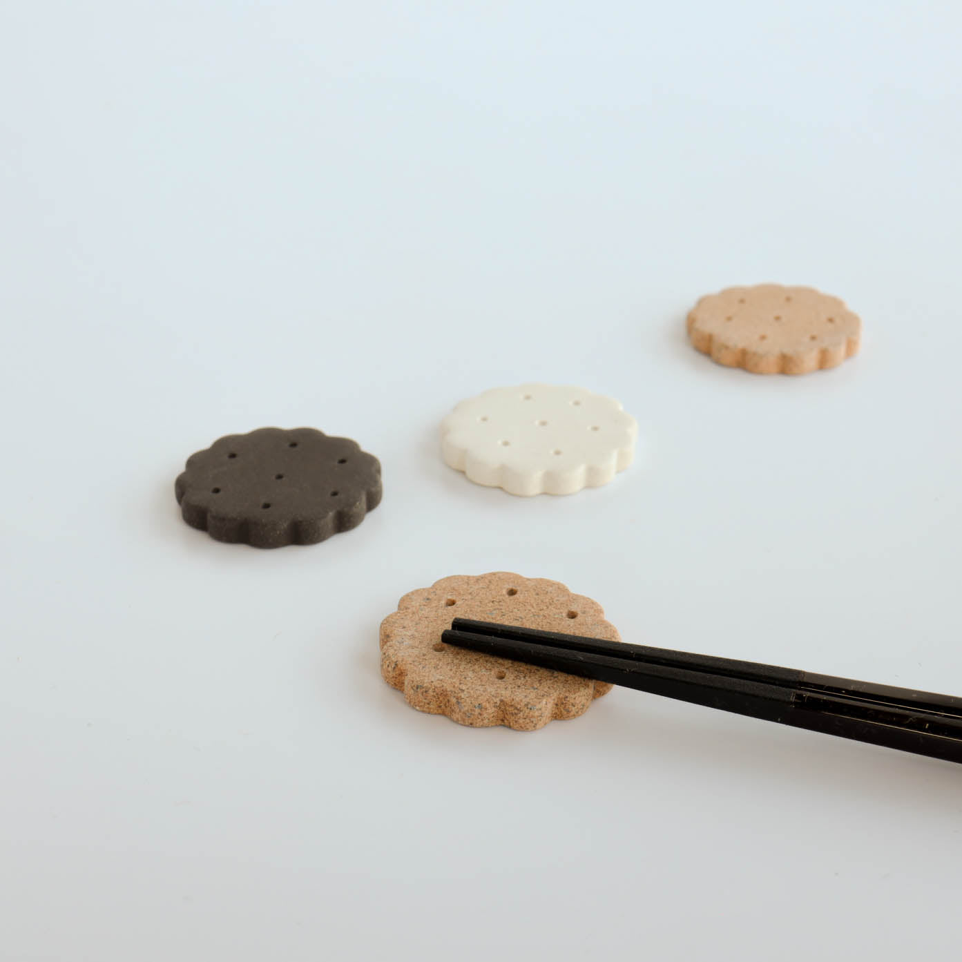 Biscuit Chopstick Rest - Brown / Black / White